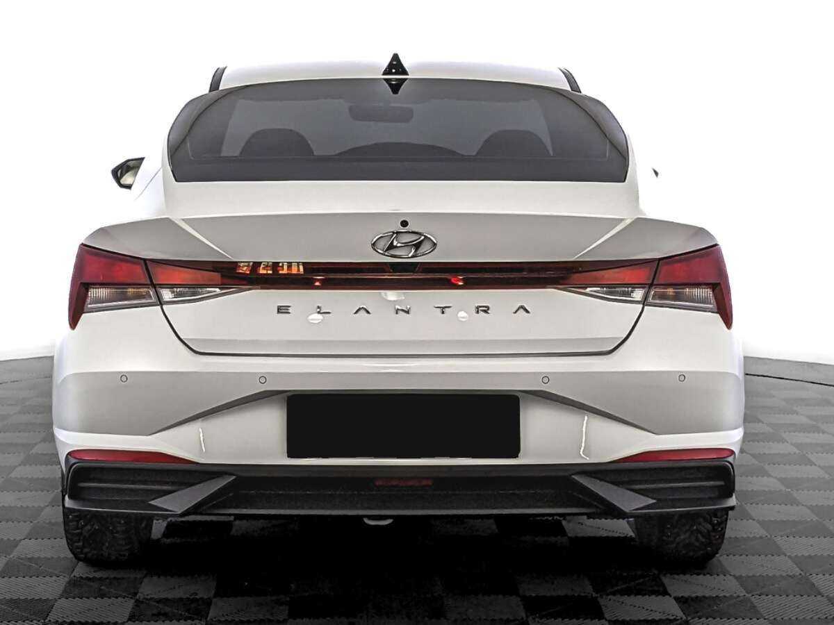 Hyundai Elantra 2022 года с пробегом. Фото: #5