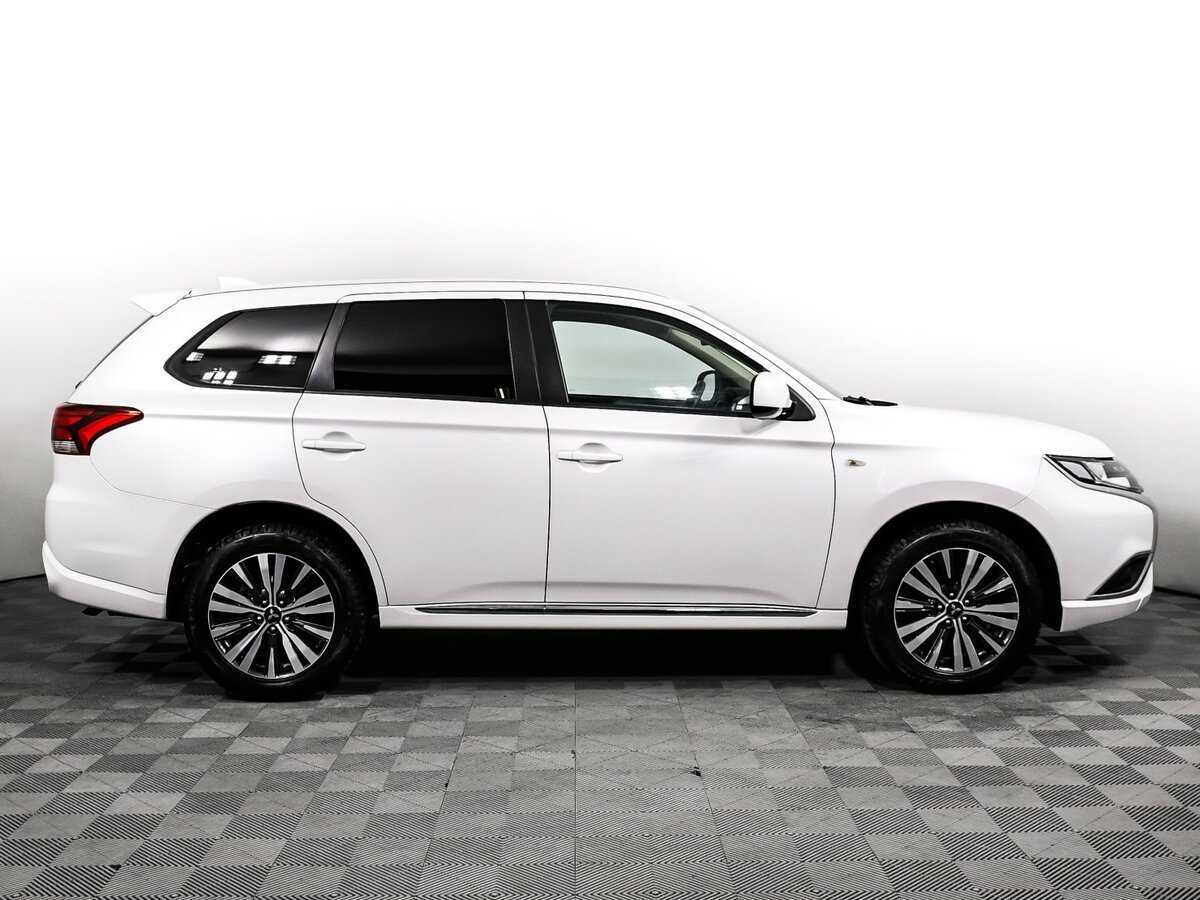 Mitsubishi Outlander 2022 года с пробегом. Фото: #3