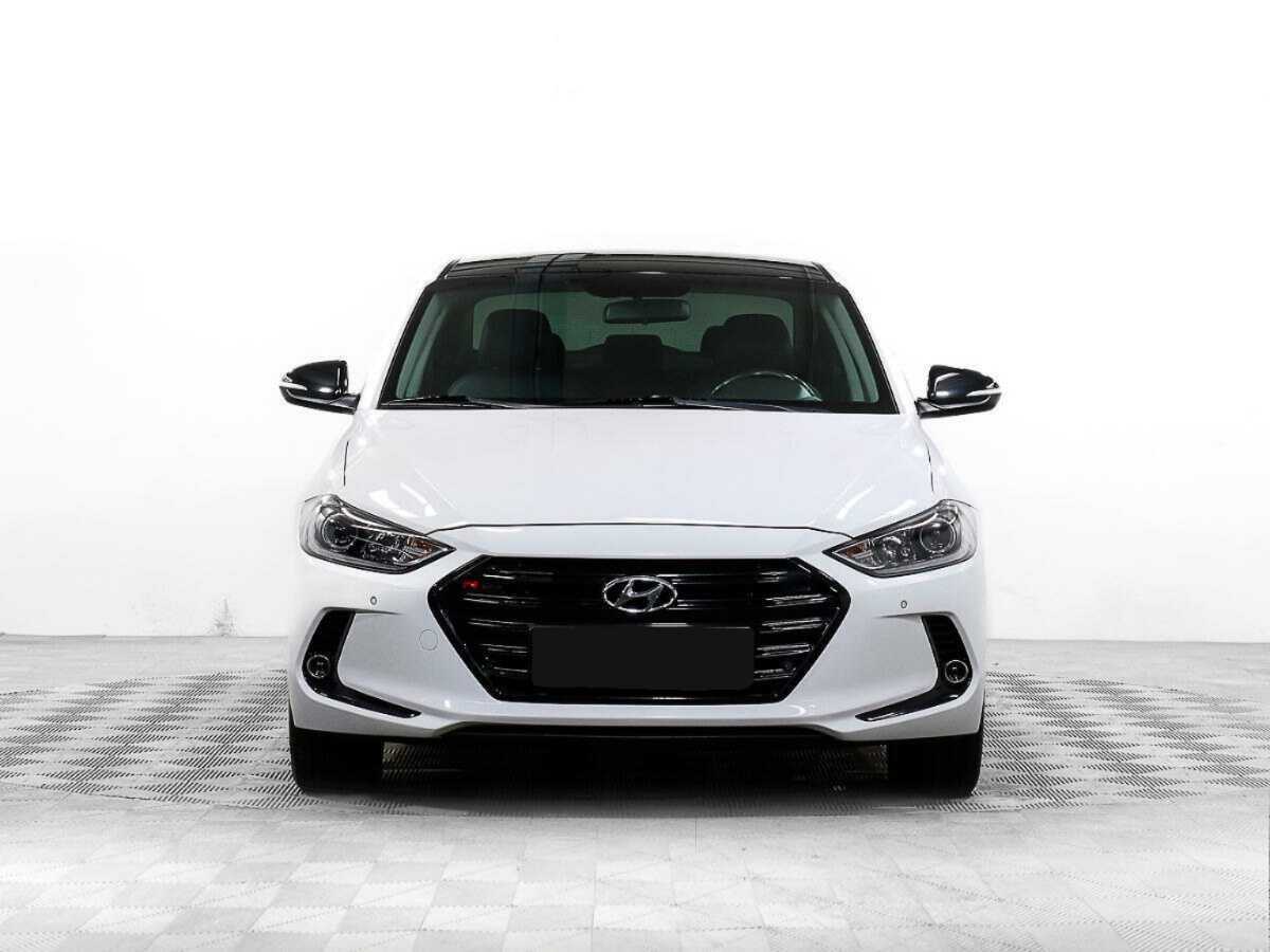 Hyundai Elantra 2017 года с пробегом. Посмотреть фото