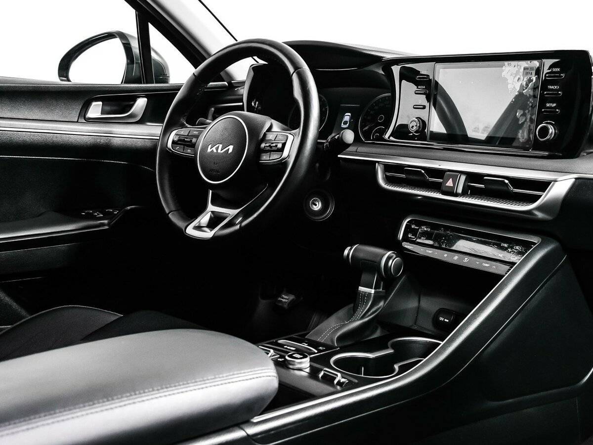 Kia K5 2023 года с пробегом. Фото: #8