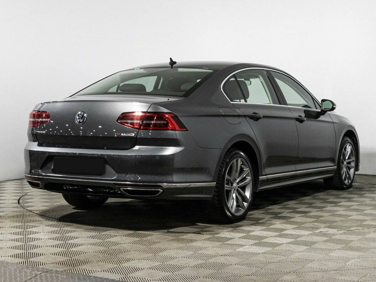 Volkswagen Passat 2017 года с пробегом. Фото: #4