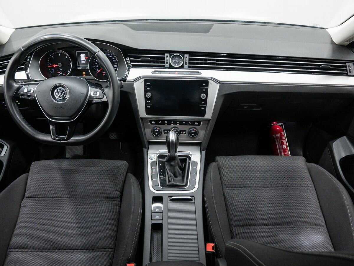 Volkswagen Passat 2018 года с пробегом. Фото: #10