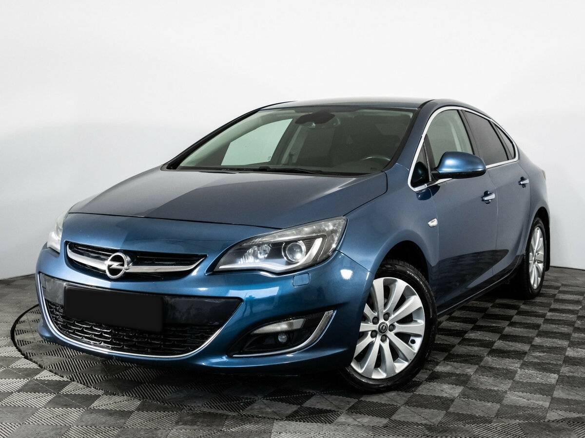 Opel Astra 2012 года с пробегом. Посмотреть фото