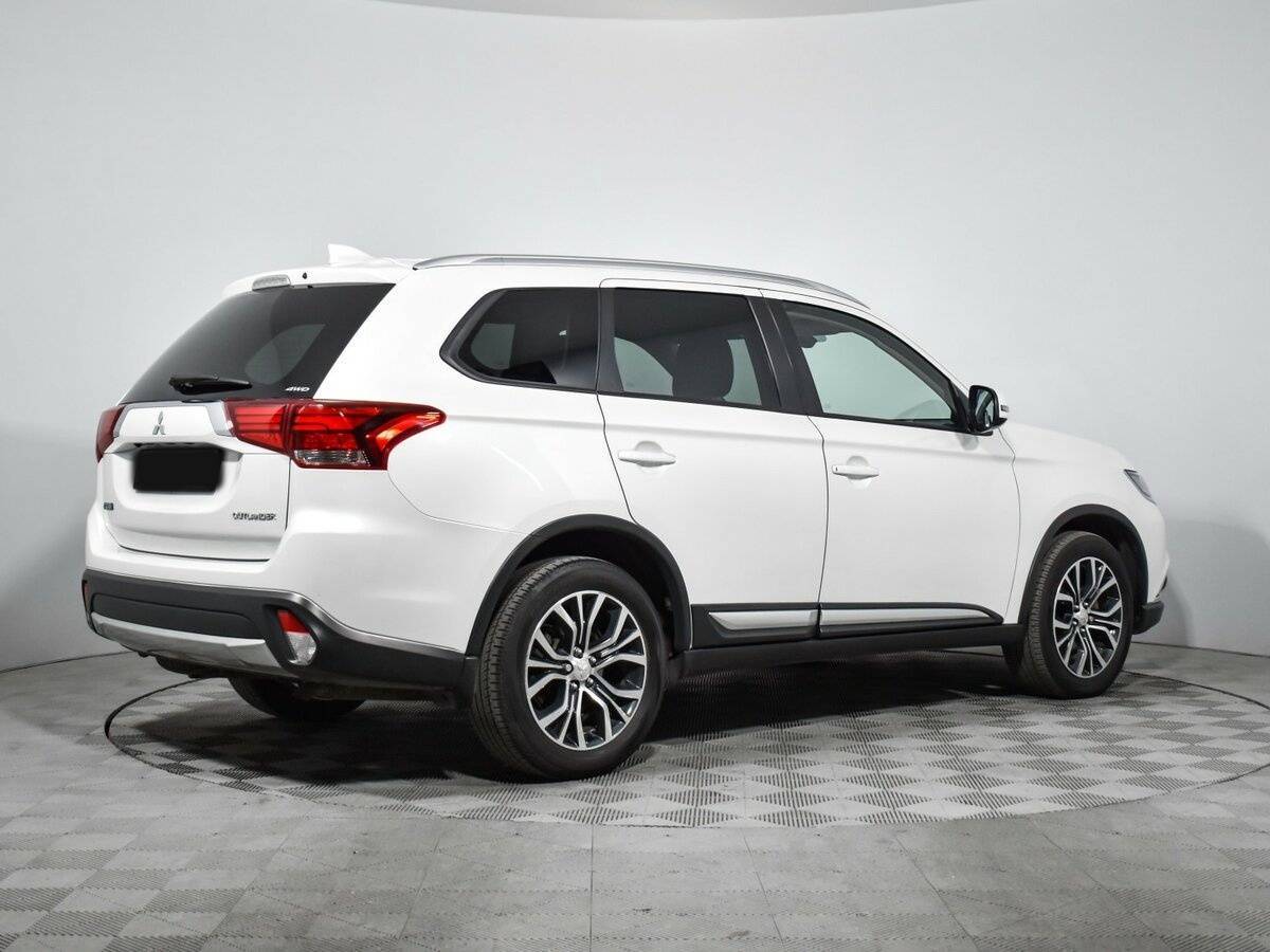 Mitsubishi Outlander 2018 года с пробегом. Фото: #4