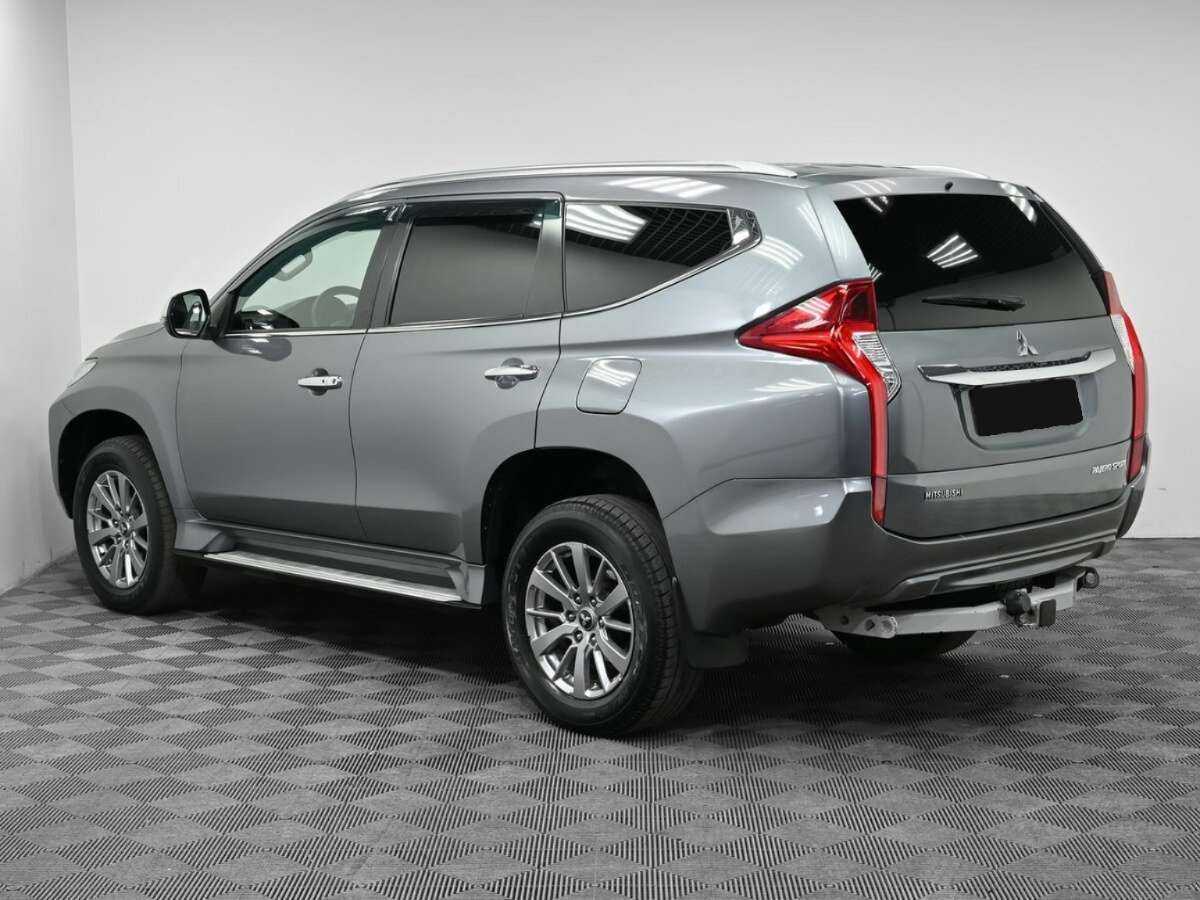 Mitsubishi Pajero Sport 2017 года с пробегом. Фото: #3