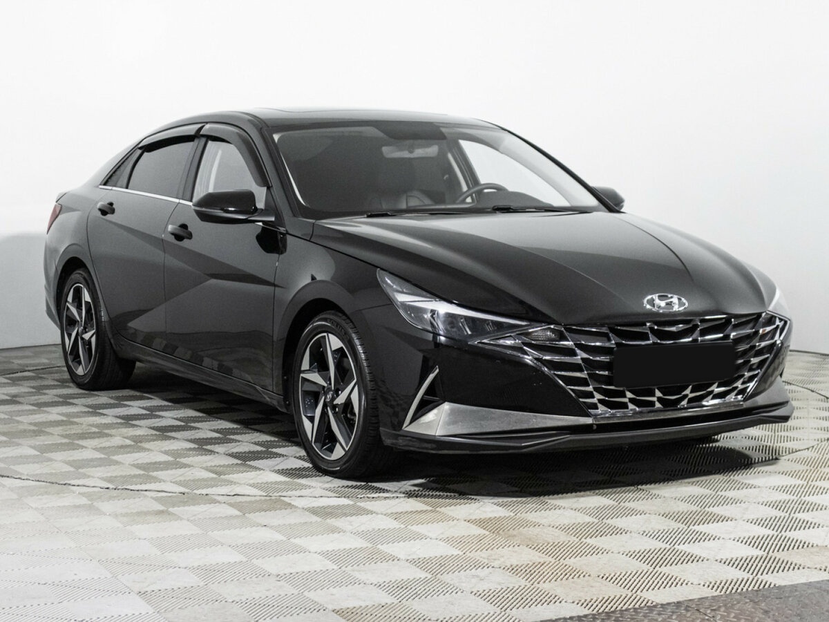 Hyundai Elantra 2023 года с пробегом. Фото: #2
