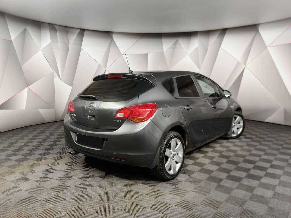 Opel Astra 2012 года с пробегом. Фото: #1