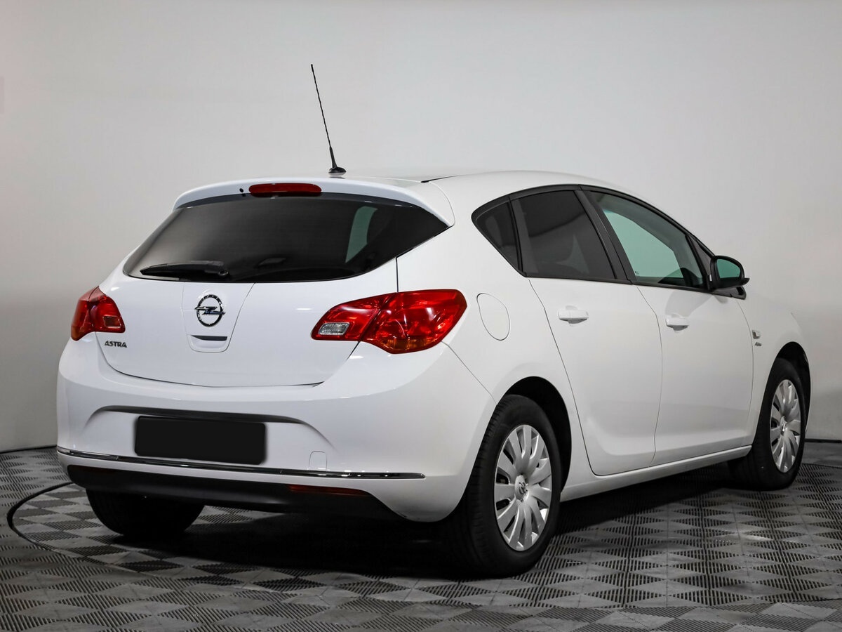Opel Astra 2014 года с пробегом. Фото: #3