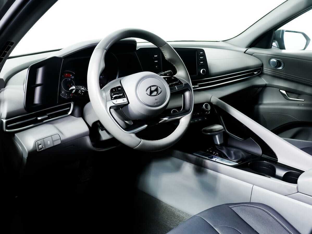 Hyundai Elantra 2021 года с пробегом. Фото: #12