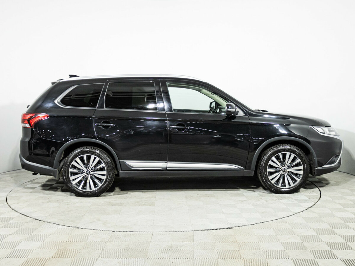 Mitsubishi Outlander 2018 года с пробегом. Фото: #3