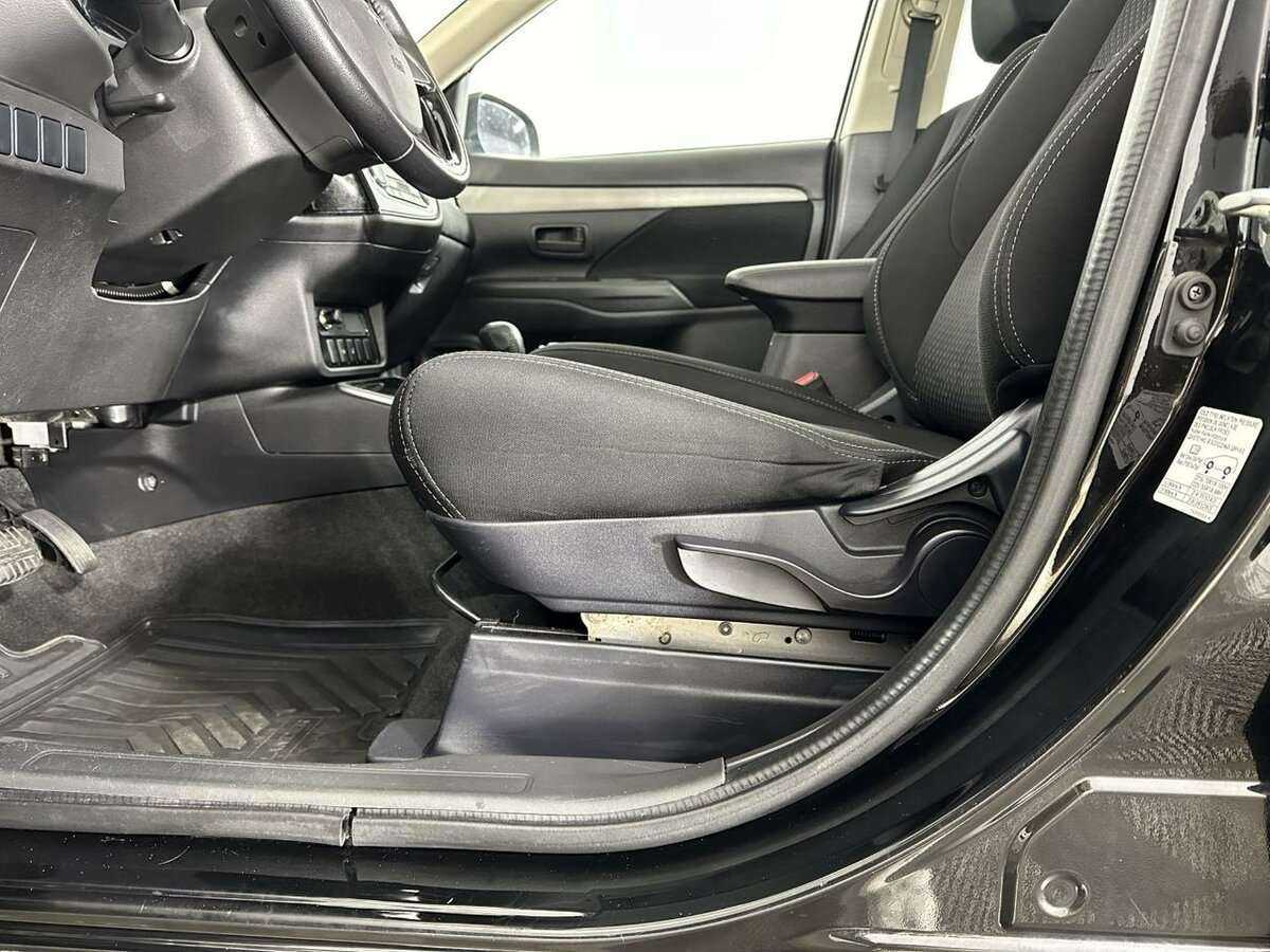 Mitsubishi Outlander 2017 года с пробегом. Фото: #9