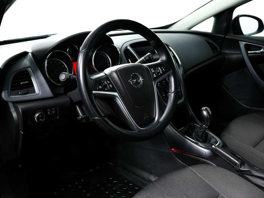 Opel Astra 2012 года с пробегом. Фото: #12
