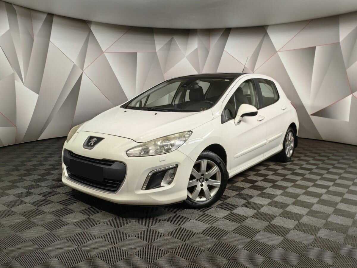 Peugeot 308 2012 года с пробегом. Посмотреть фото