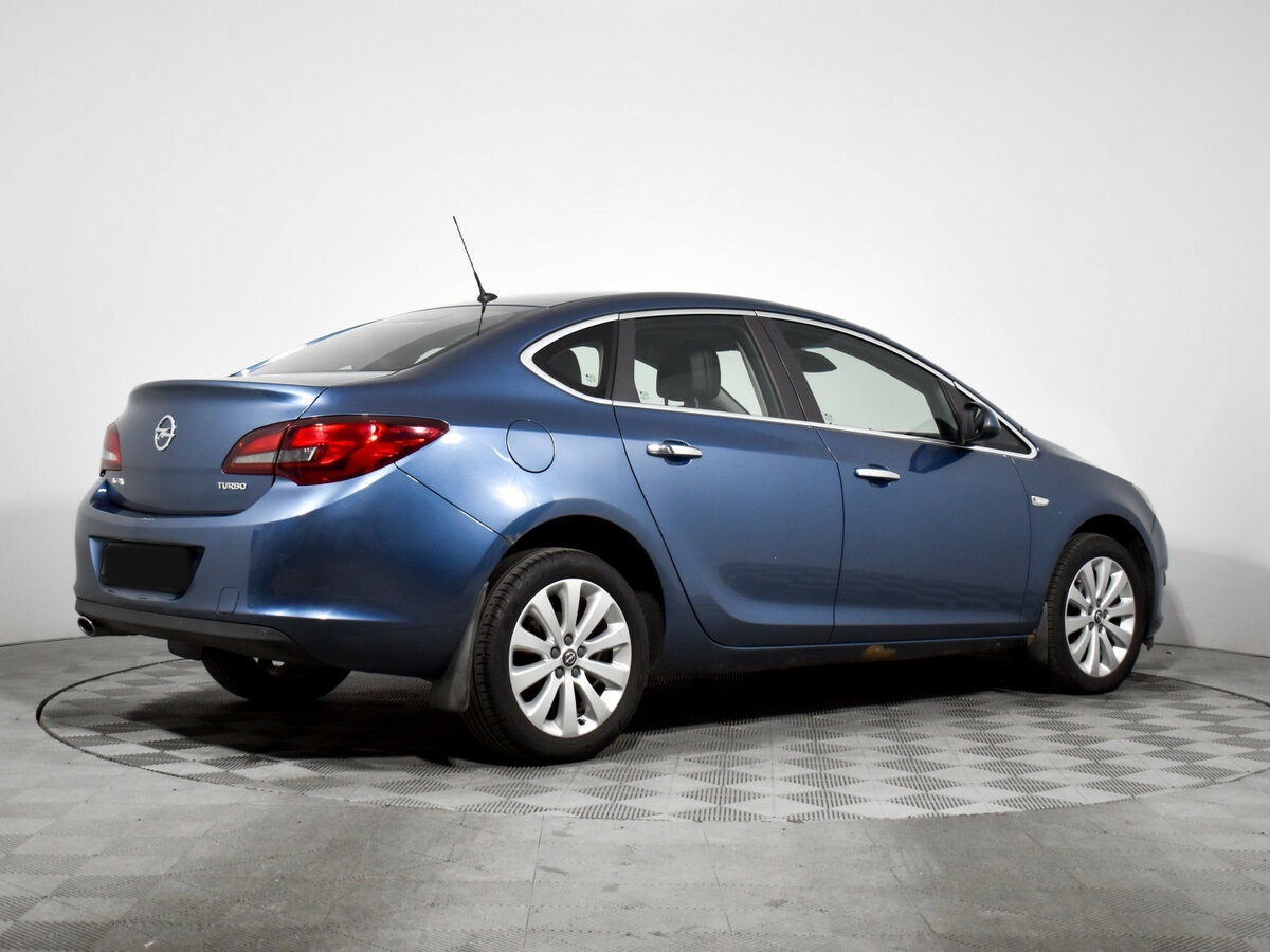 Opel Astra 2013 года с пробегом. Фото: #3