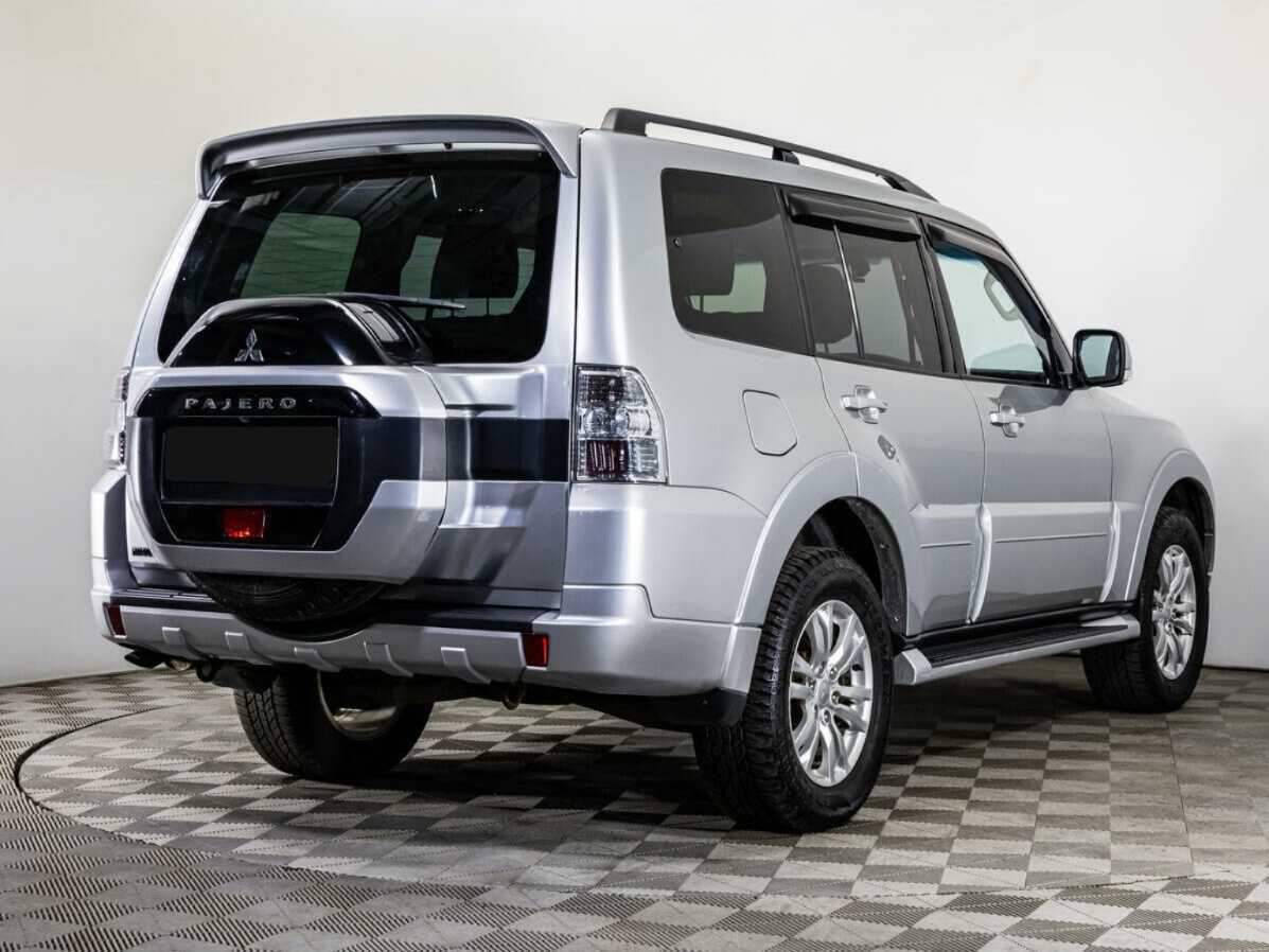 Mitsubishi Pajero 2017 года с пробегом. Фото: #4