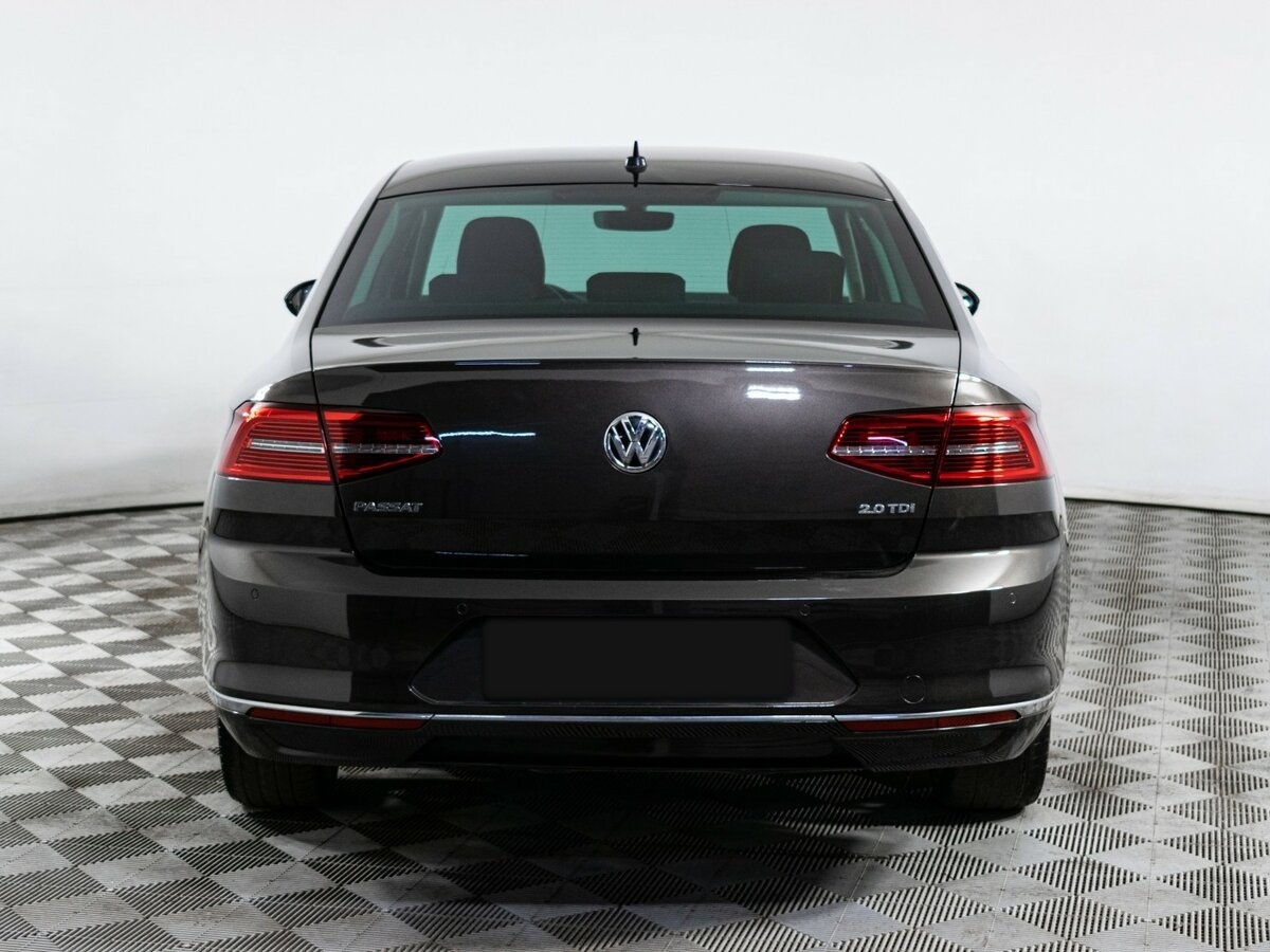 Volkswagen Passat 2017 года с пробегом. Фото: #4