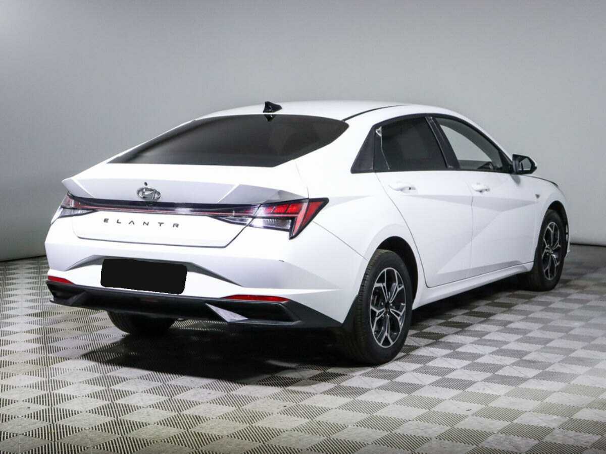 Hyundai Elantra 2021 года с пробегом. Фото: #4