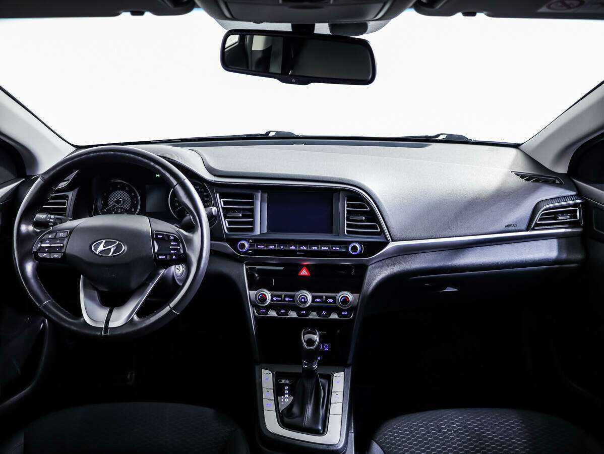 Hyundai Elantra 2019 года с пробегом. Фото: #8