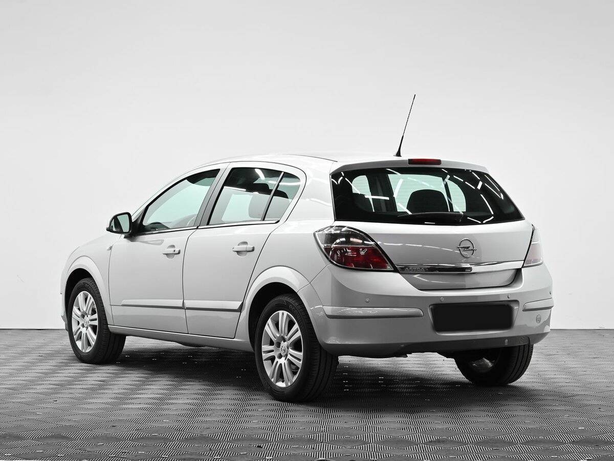 Opel Astra 2012 года с пробегом. Фото: #2