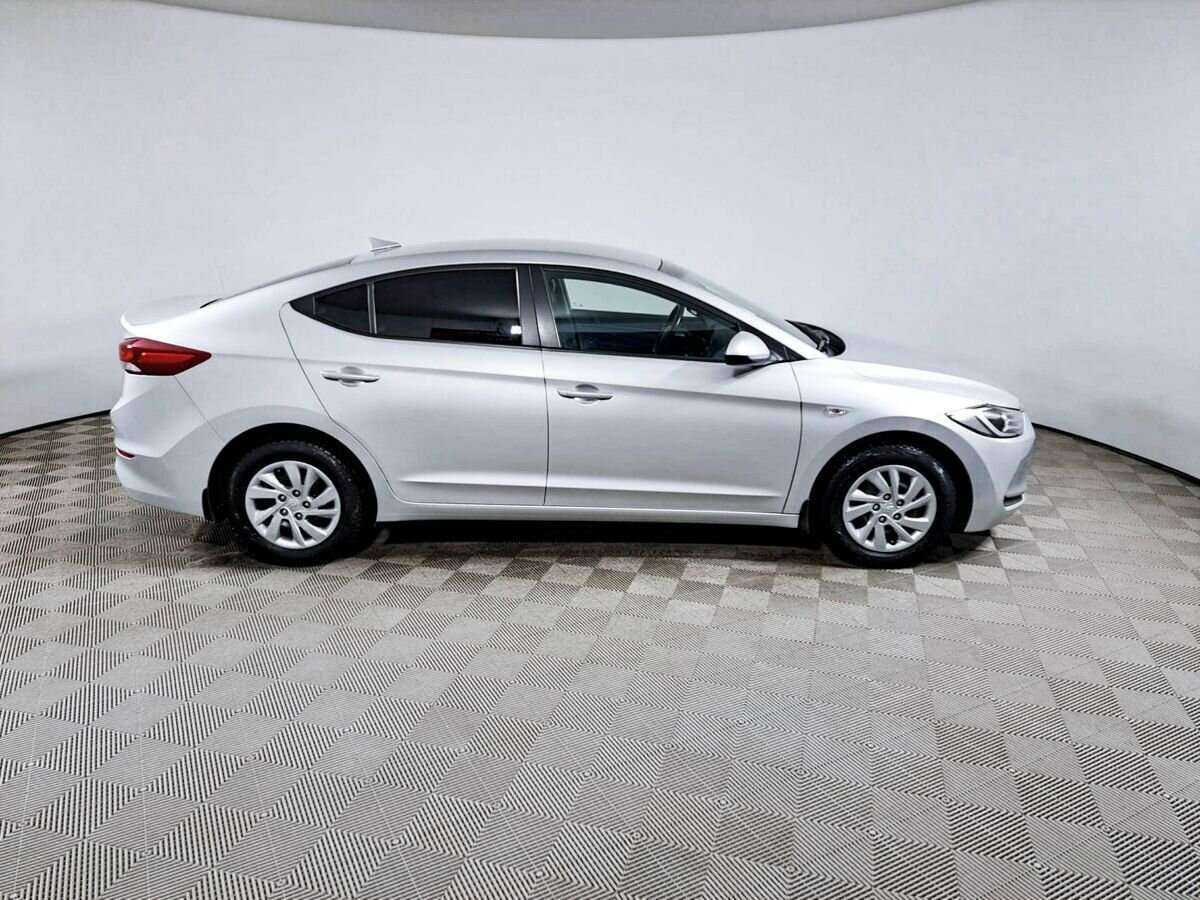 Hyundai Elantra 2017 года с пробегом. Фото: #3
