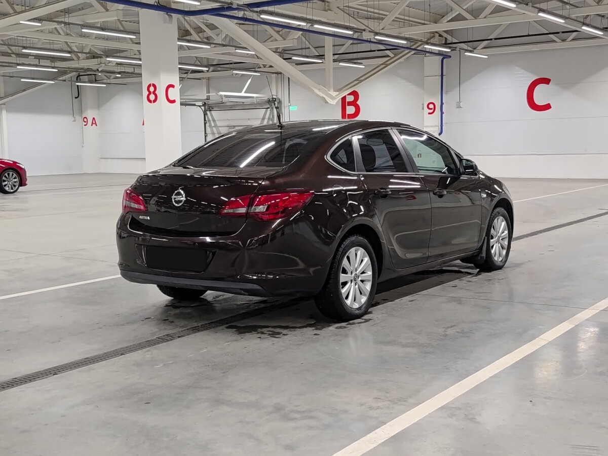 Opel Astra 2014 года с пробегом. Фото: #4