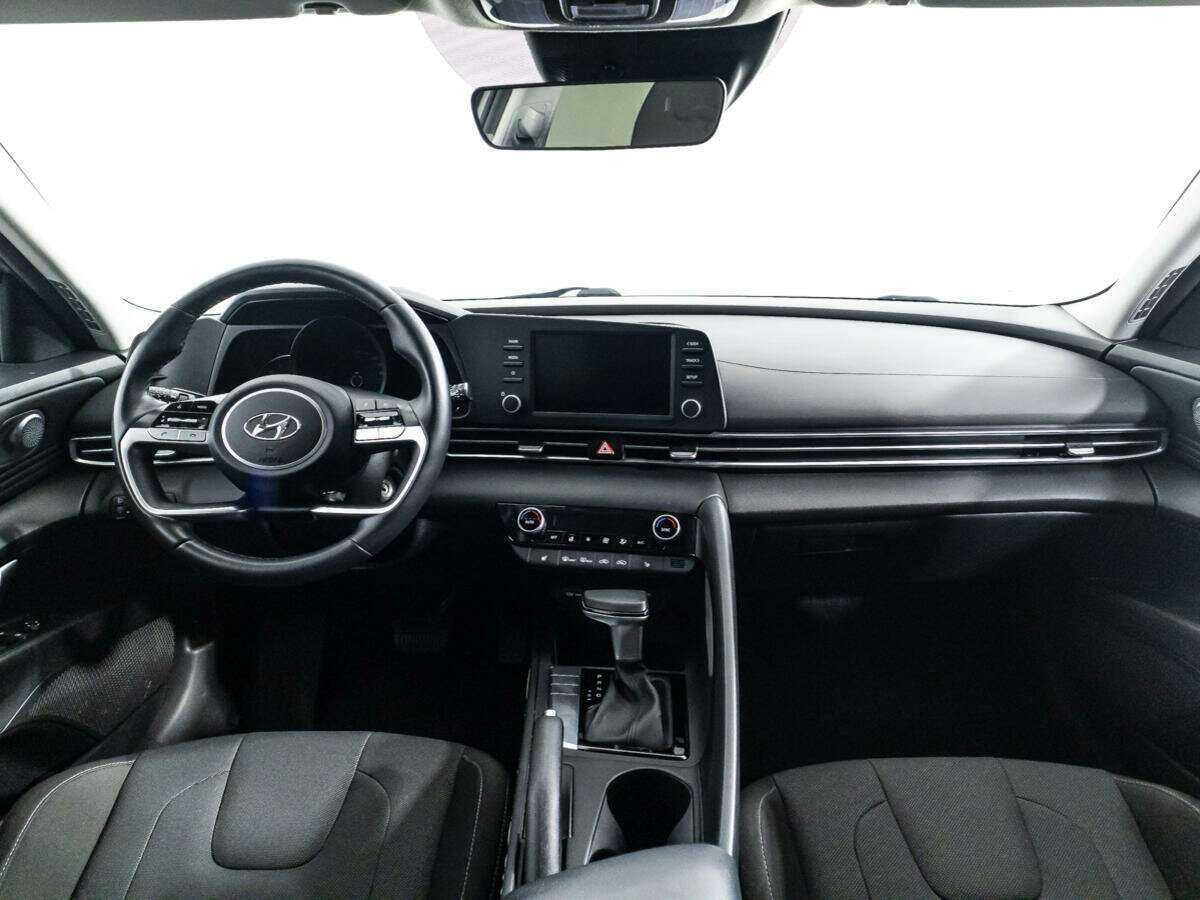 Hyundai Elantra 2021 года с пробегом. Фото: #12