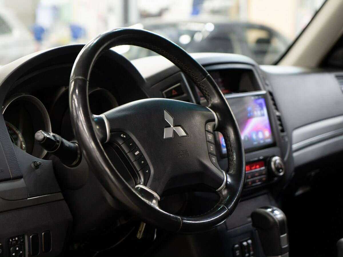 Mitsubishi Pajero 2012 года с пробегом. Фото: #4