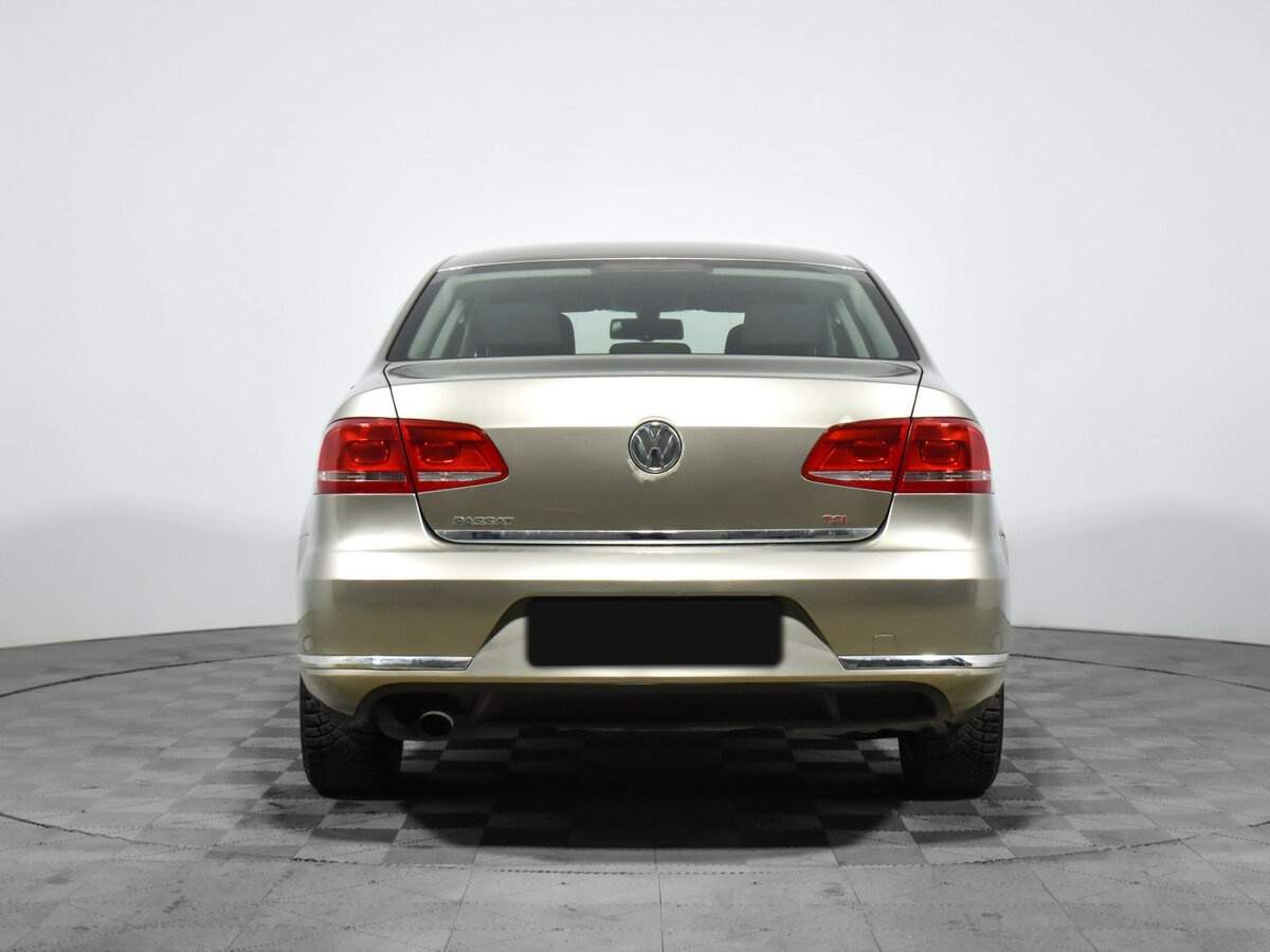 Volkswagen Passat 2012 года с пробегом. Фото: #4