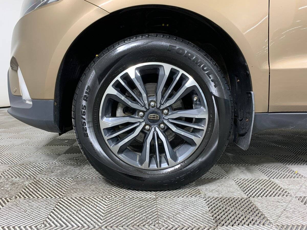 Geely Emgrand X7 2020 года с пробегом. Фото: #7