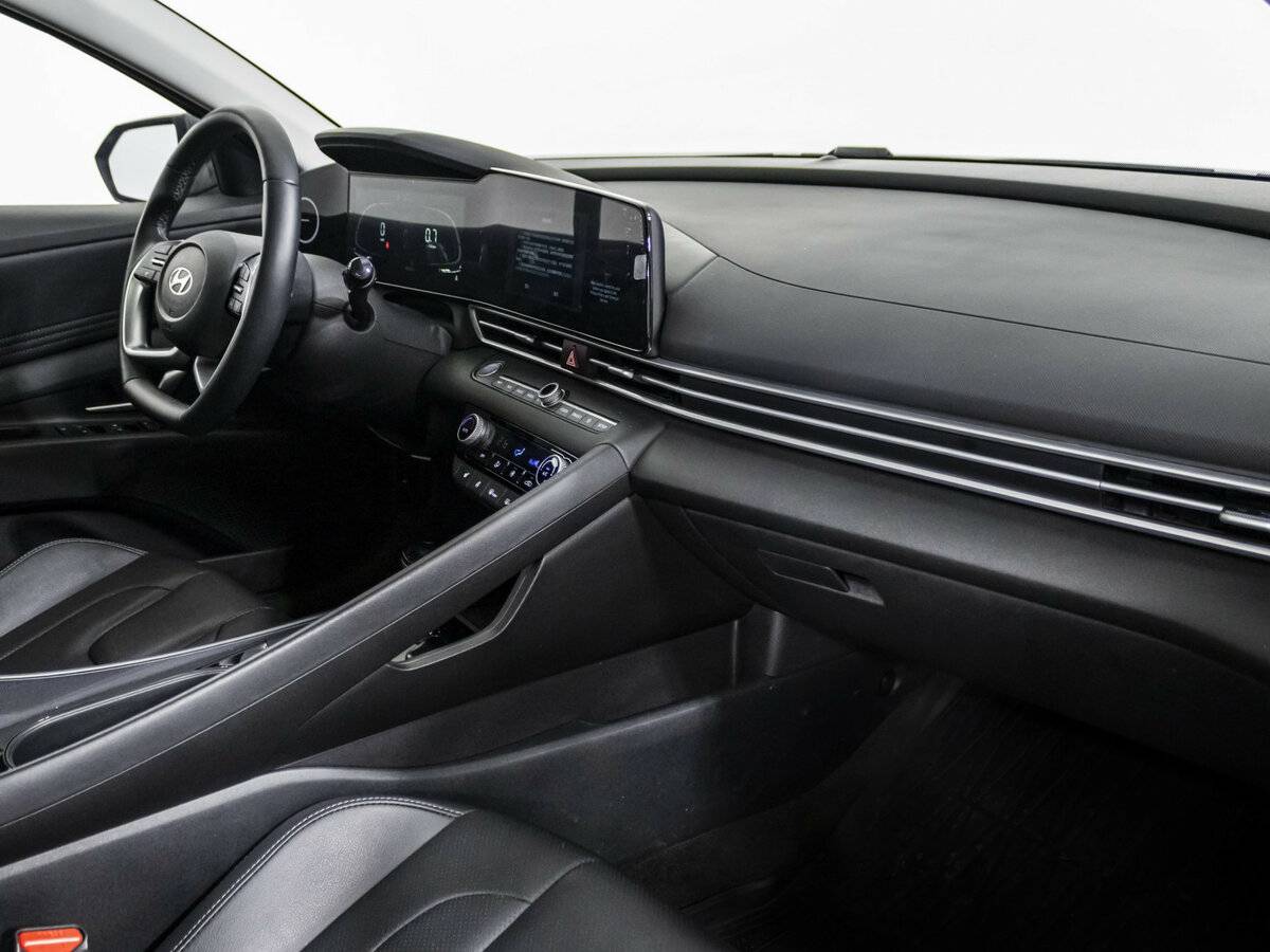 Hyundai Elantra 2023 года с пробегом. Фото: #5