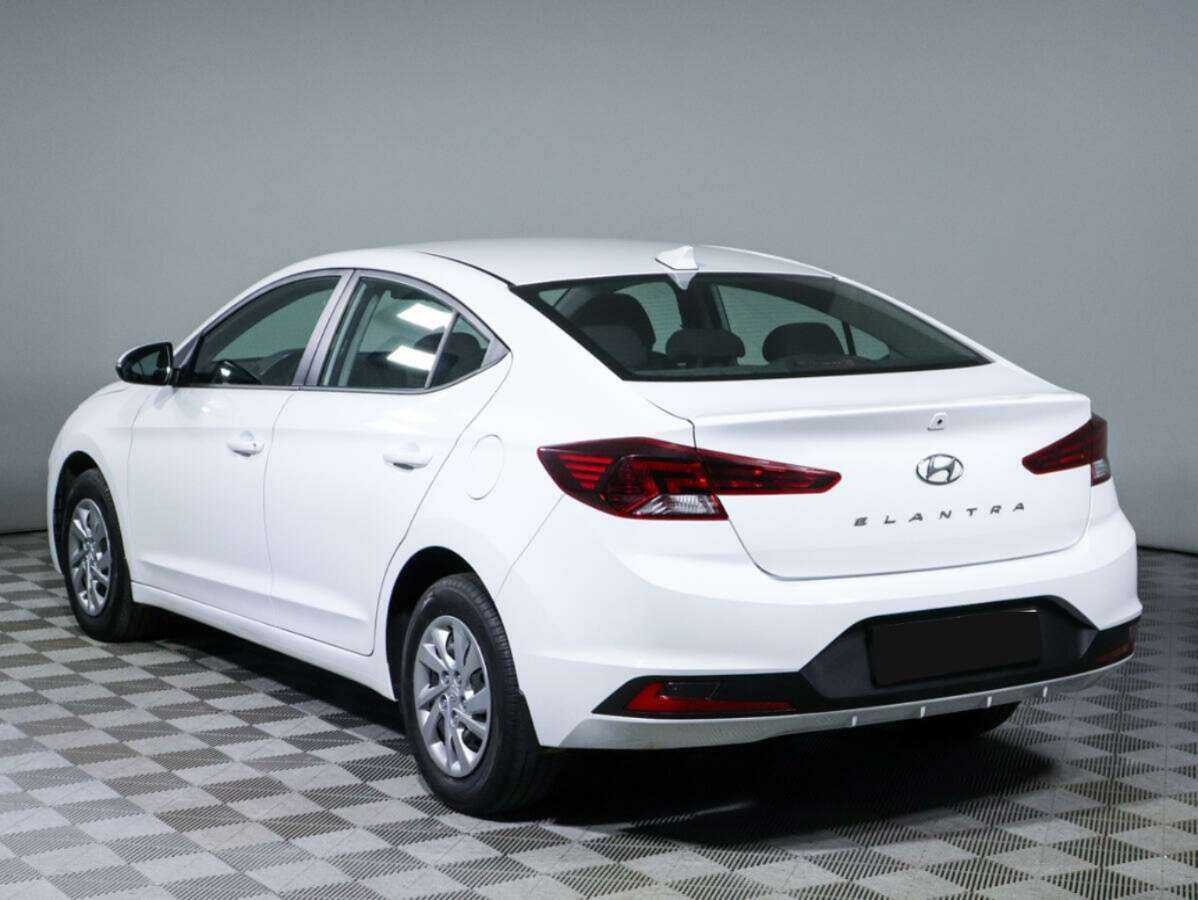 Hyundai Elantra 2020 года с пробегом. Фото: #5