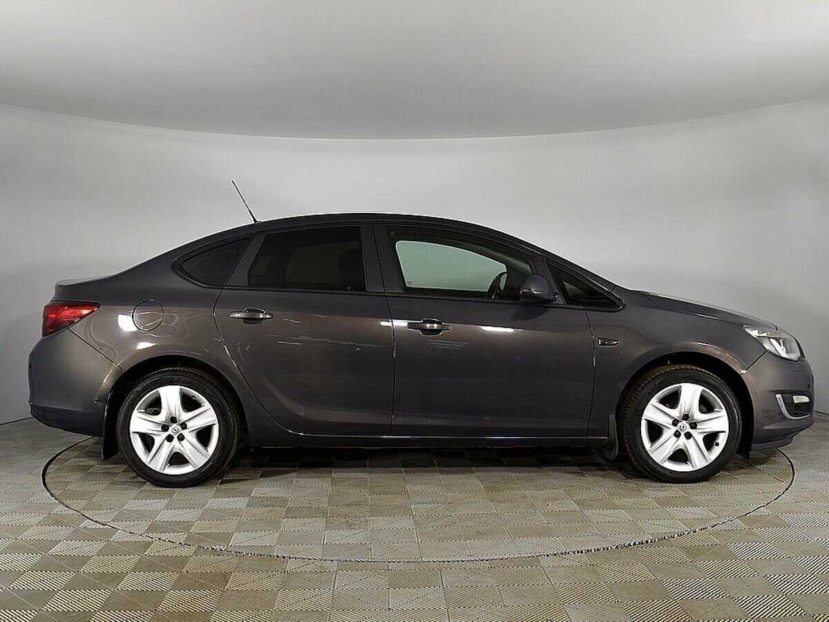 Opel Astra 2012 года с пробегом. Фото: #4