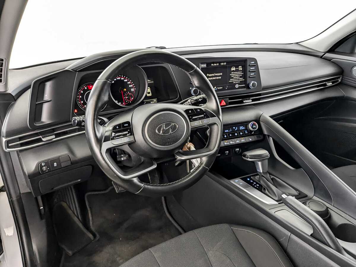 Hyundai Elantra 2021 года с пробегом. Фото: #15