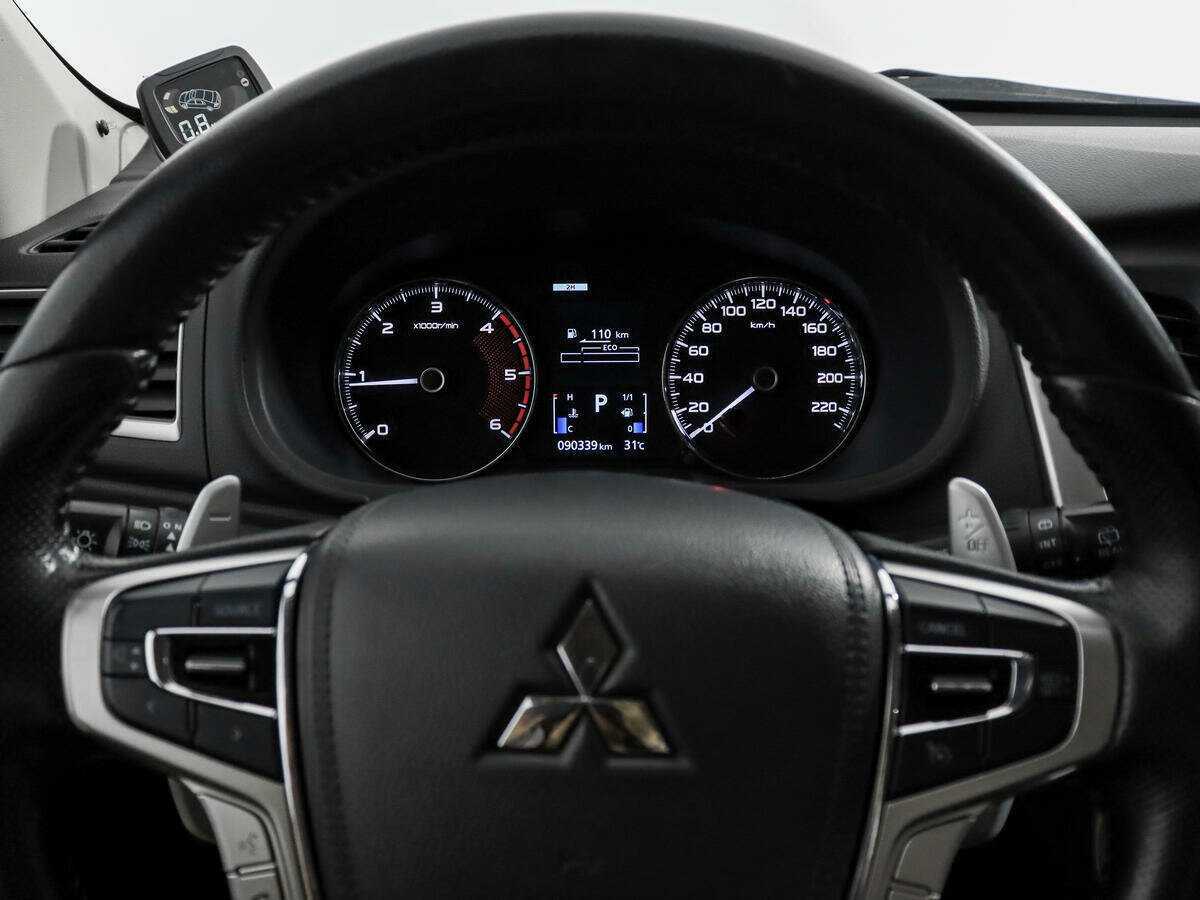 Mitsubishi Pajero Sport 2017 года с пробегом. Фото: #17