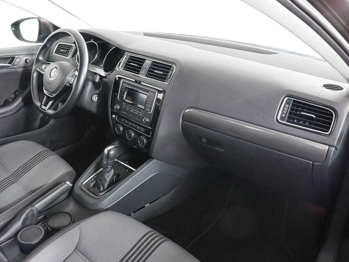 Volkswagen Jetta 2017 года с пробегом. Фото: #9