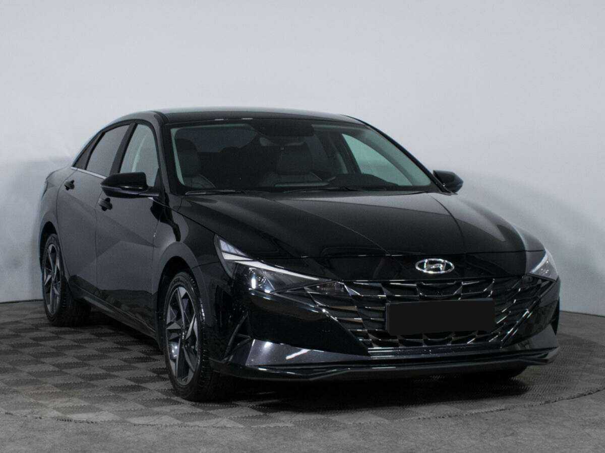 Hyundai Elantra 2023 года с пробегом. Фото: #2