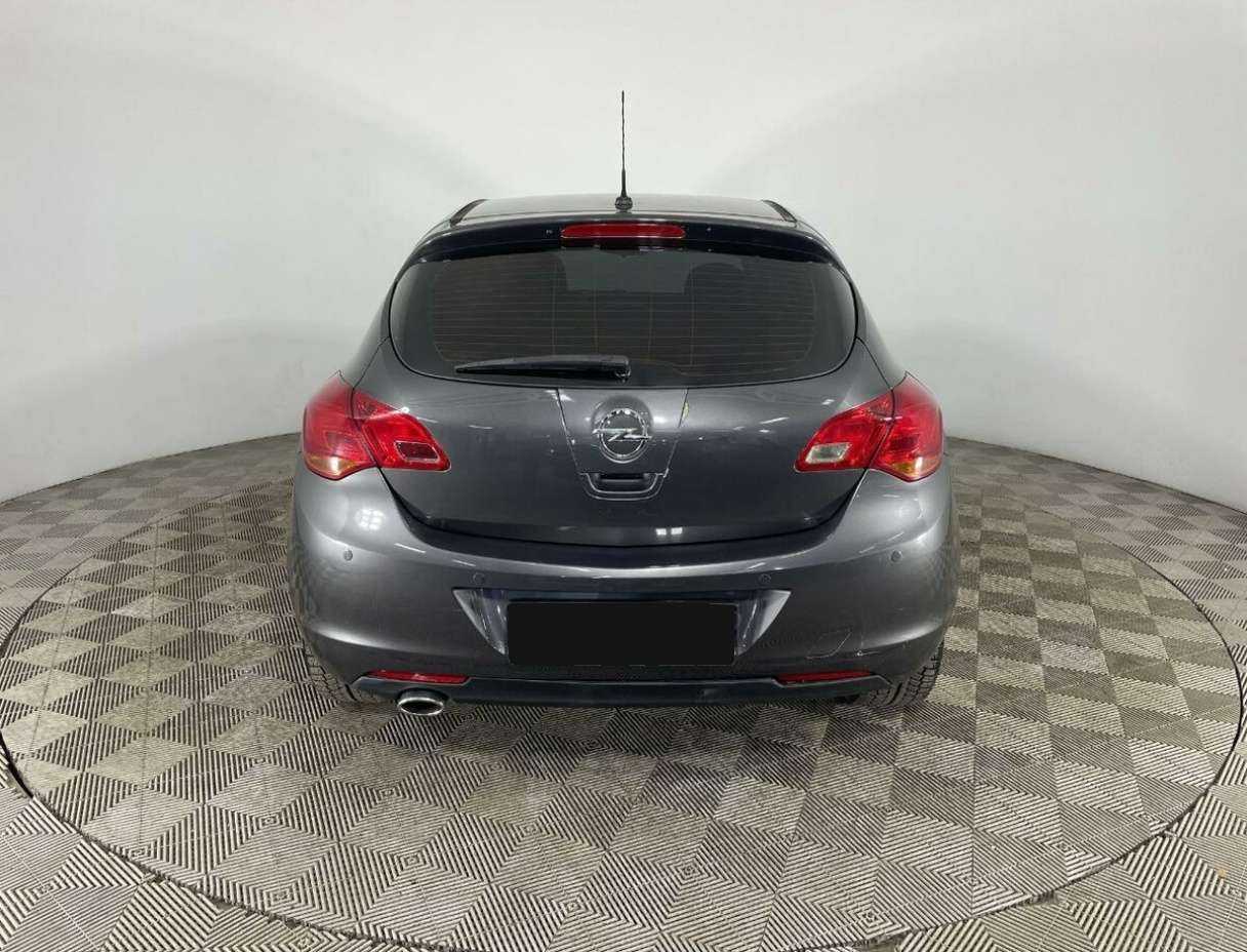Opel Astra 2012 года с пробегом. Фото: #2