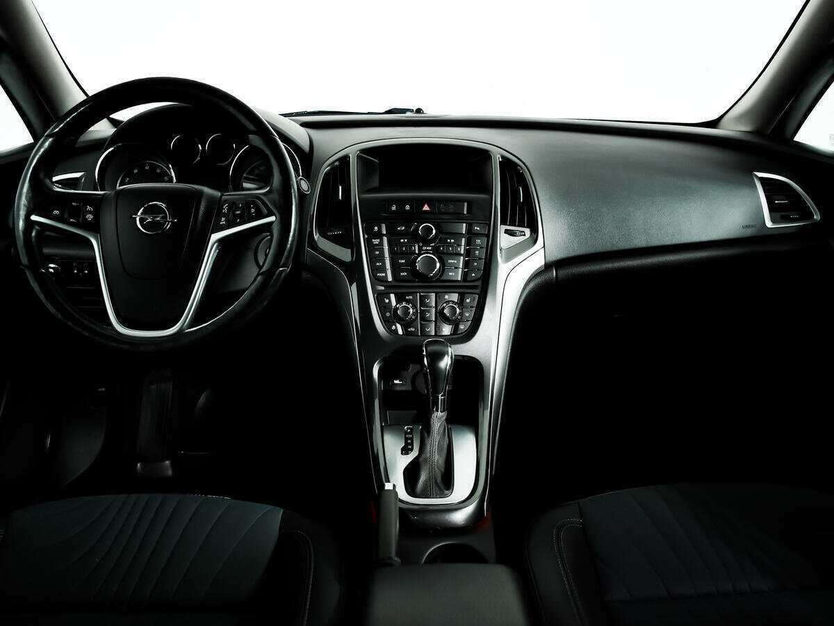 Opel Astra 2013 года с пробегом. Фото: #10