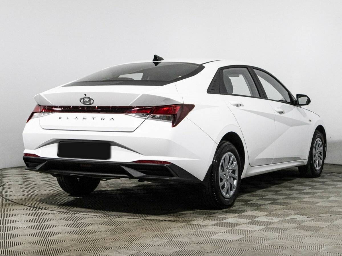 Hyundai Elantra 2021 года с пробегом. Фото: #4