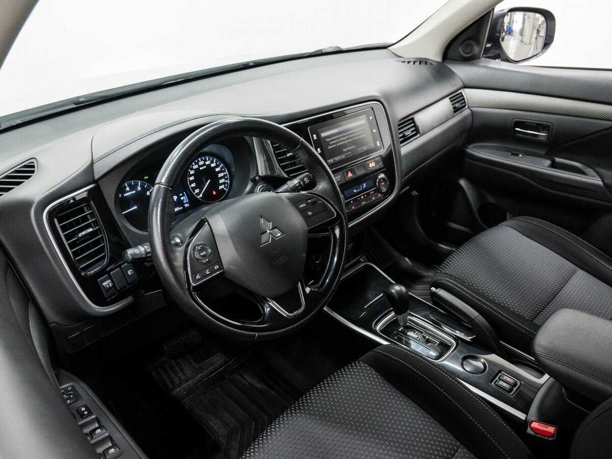 Mitsubishi Outlander 2018 года с пробегом. Фото: #12
