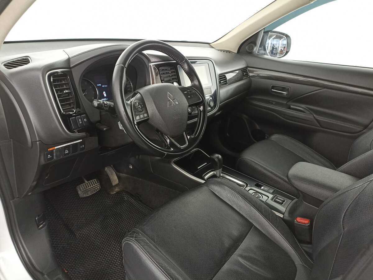 Mitsubishi Outlander 2017 года с пробегом. Фото: #13