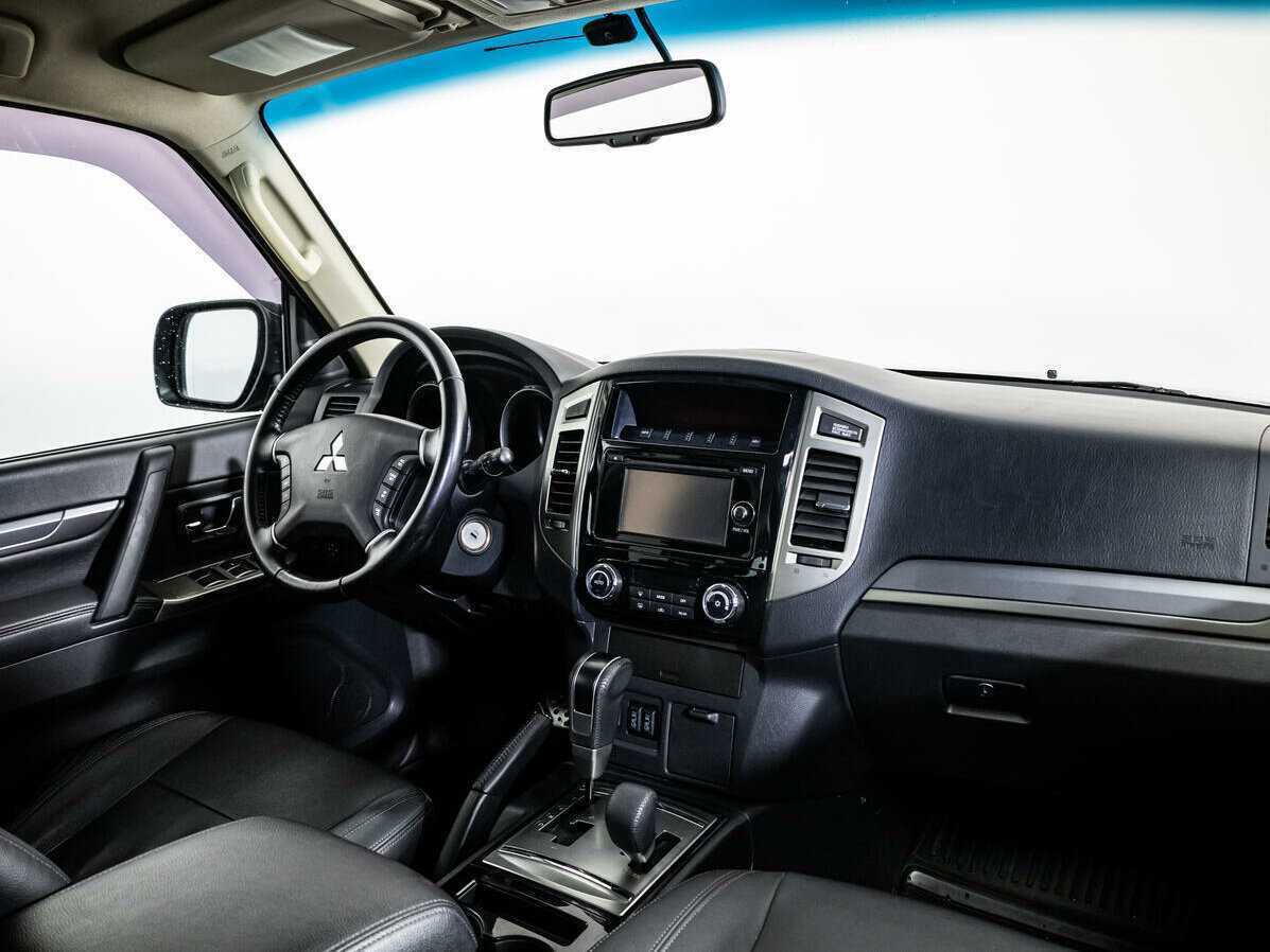 Mitsubishi Pajero 2018 года с пробегом. Фото: #6