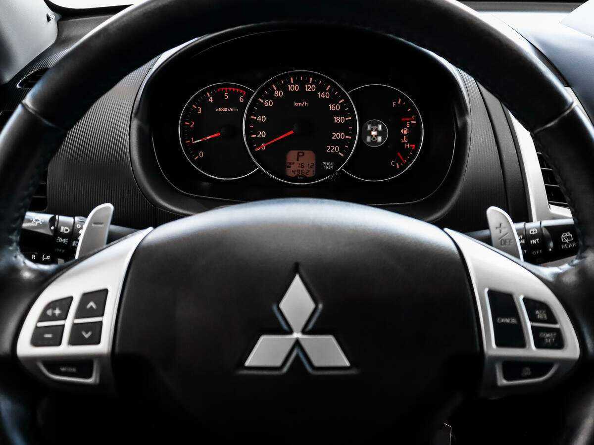 Mitsubishi Pajero Sport 2015 года с пробегом. Фото: #17