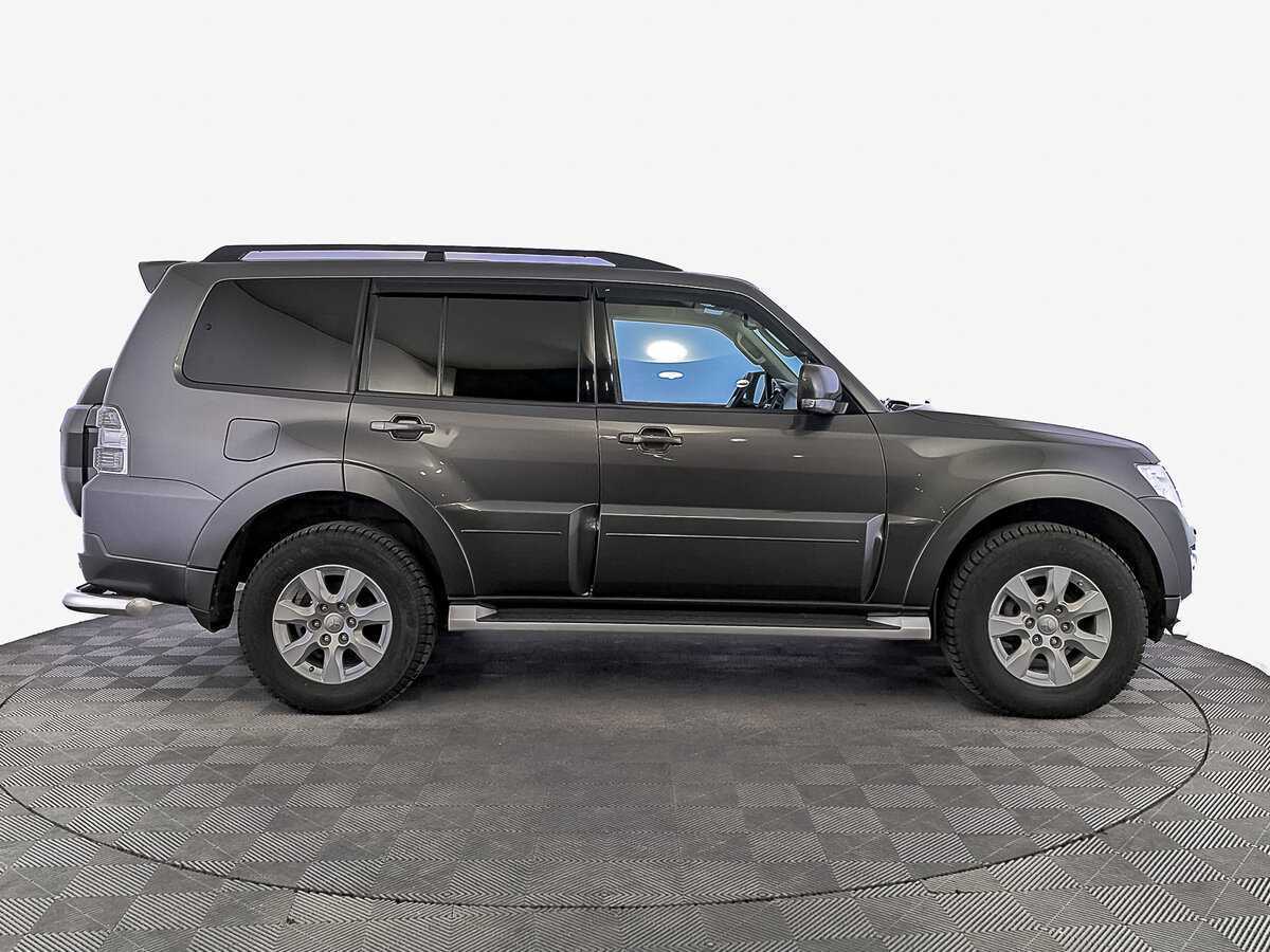 Mitsubishi Pajero 2018 года с пробегом. Фото: #3