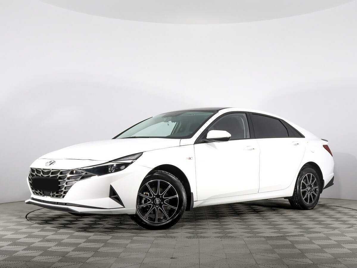 Hyundai Elantra 2021 года с пробегом. Посмотреть фото