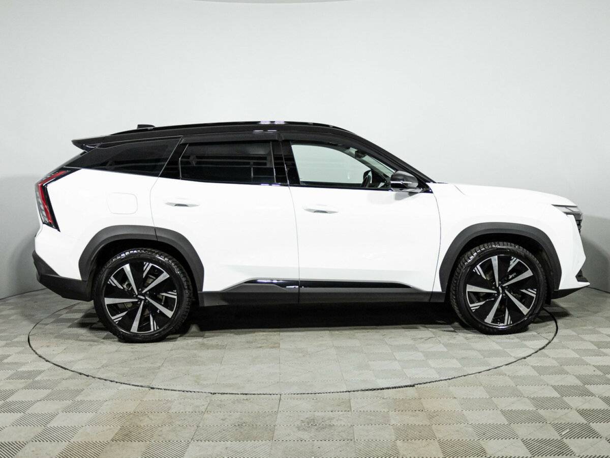 Geely Atlas 2024 года с пробегом. Фото: #3