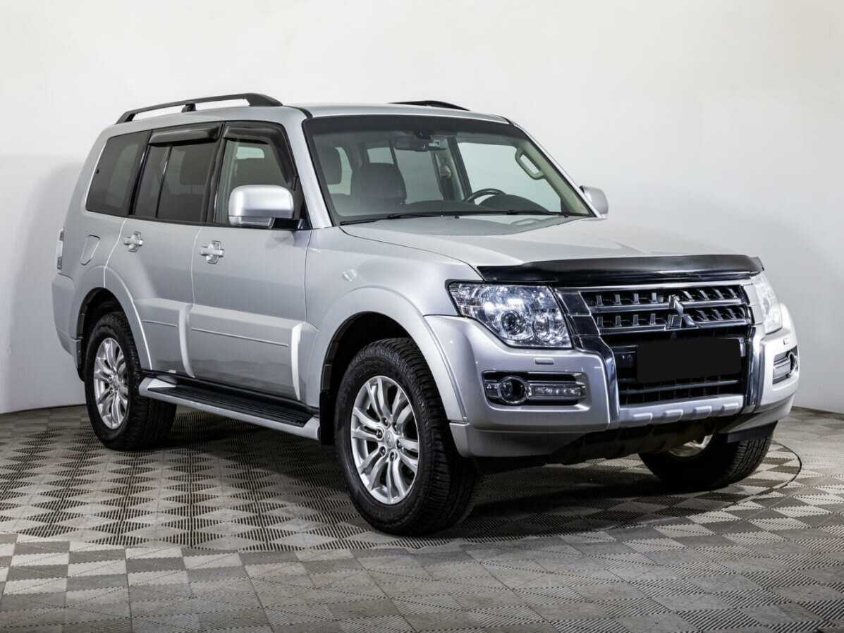 Mitsubishi Pajero 2017 года с пробегом. Фото: #2