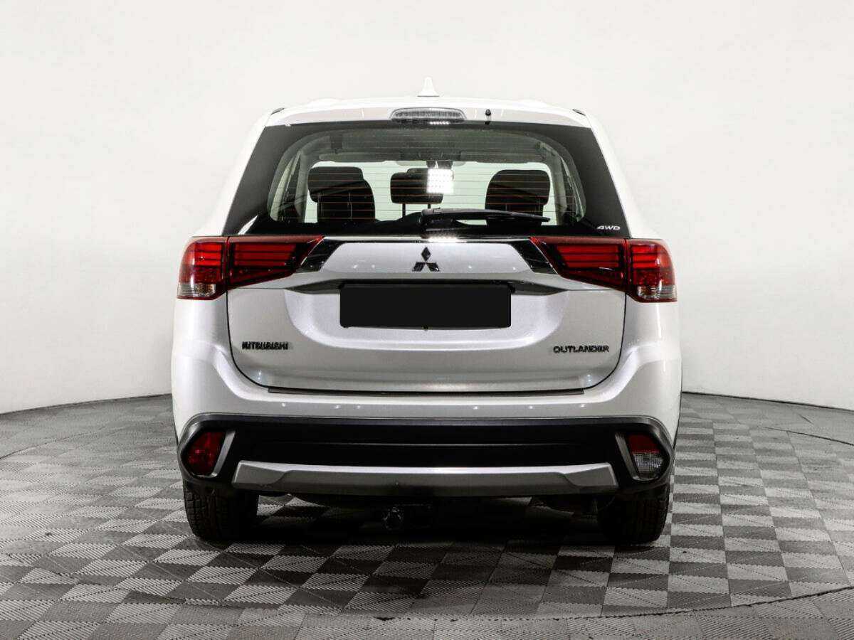 Mitsubishi Outlander 2018 года с пробегом. Фото: #4