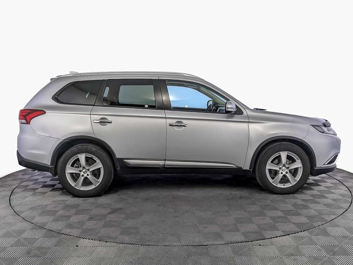 Mitsubishi Outlander 2017 года с пробегом. Фото: #3