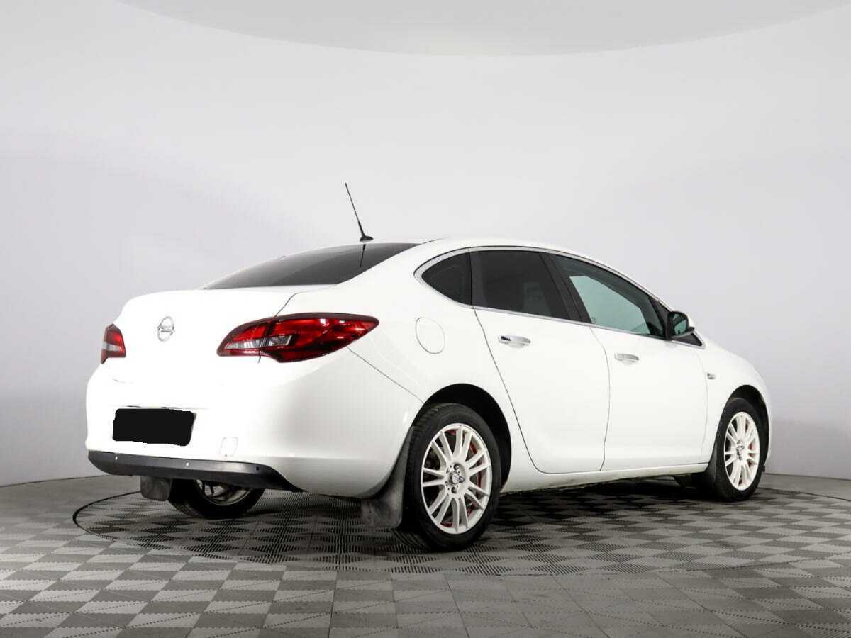 Opel Astra 2013 года с пробегом. Фото: #4